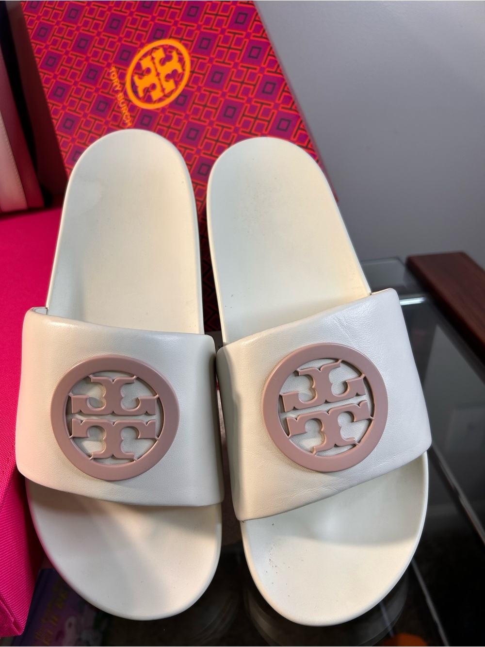 Tory Burch White Slide Sandals with Pink Logo and Striped Wristlet - Picture 3 of 16